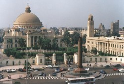 وصلة رقص بعد تحية العلم بجامعة القاهرة