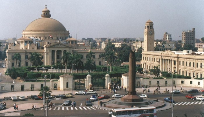 وصلة رقص بعد تحية العلم بجامعة القاهرة