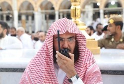 إمام الحرم المكي: الرئيس الأمريكي يقود العالم والإنسانية إلى مرافئ الأمن والاستقرار والرخاء