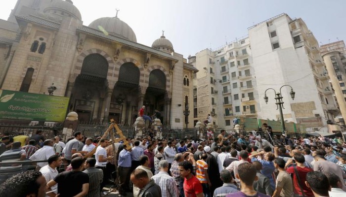 قضاء الانقلاب يحكم بالمؤبد لـ 22 معتقلا بهزلية أحداث "مسجد الفتح"