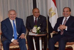 "في أجواء من الضحك وتبادل النكات".. السيسي يلتقي نتنياهو بنيويورك في أول لقاء معلن