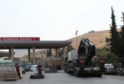 معدات عسكرية تركية جديدة تعبر الحدود مع سوريا