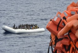 فقدان 100 مهاجر بعد غرق قاربهم قبالة السواحل الليبية