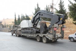 تركيا ترسل معدات بناء عسكرية إلى الحدود مع سوريا