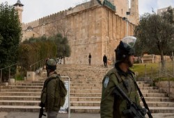 الاحتلال يغلق المسجد الإبراهيمي ويمنع صلاة الجمعة
