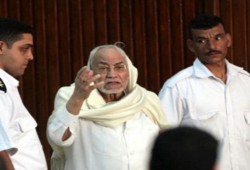 تفاصيل وفاة ودفن الاستاذ عاكف مرشد الإخوان السابق.. هؤلاء حضروا جنازته