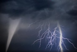 الإندبندنت: فيضانات "هارفي" تسبّبت بهبوط القشرة الأرضية