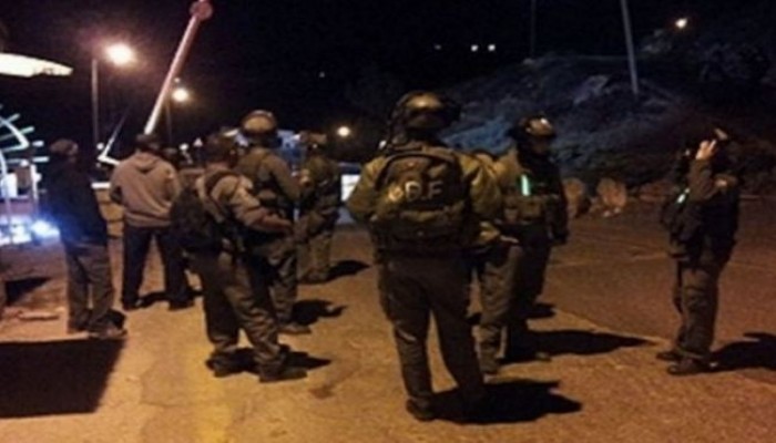 جيش الاحتلال يعتقل 20 فلسطينيا في الضفة الغربية
