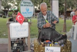 ملمع أحذية تركي يتبرع بقوت يومه لمسلمي أراكان