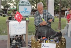 ملمع أحذية تركي يتبرع بقوت يومه لمسلمي أراكان