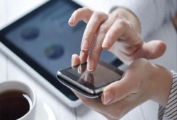 التعلق الشديد بالهاتف يضر عملك