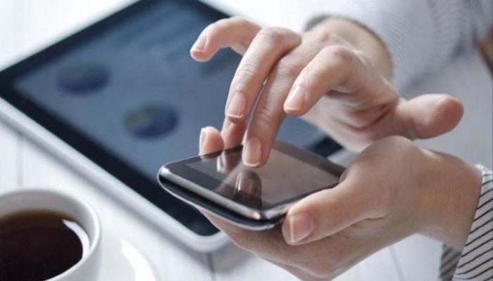 التعلق الشديد بالهاتف يضر عملك