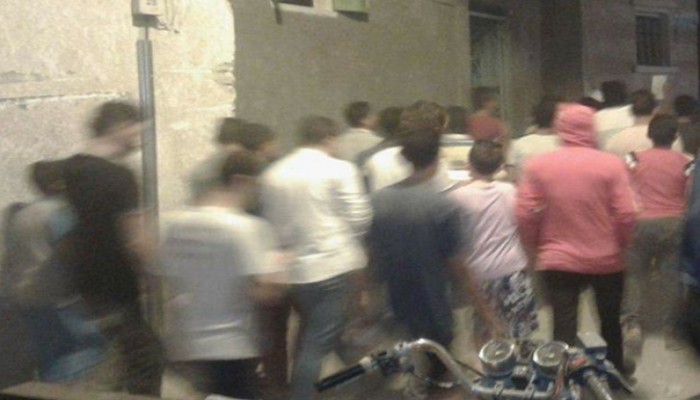 ثوار حوش عيسى يرفعون شعار "عاكف شهيدًا"