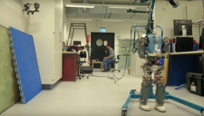 بالفيديو.. الروبوتات تبدأ بتعلم المشي الطبيعي