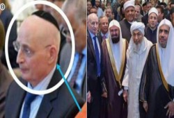 إمام الحرم المكي كتفا بكتف مع مبعوث الكيان الصهيوني في مؤتمر التواصل الحضاري