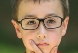 كيف تعلمين طفلك التعلم من أخطائه؟