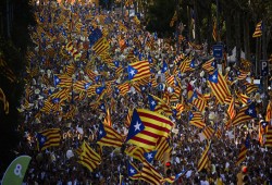 صدام بين حكومة مدريد وحكومة كتالونيا.. الأولى تقرر استخدام القوة الأمنية لمنع الاستفتاء