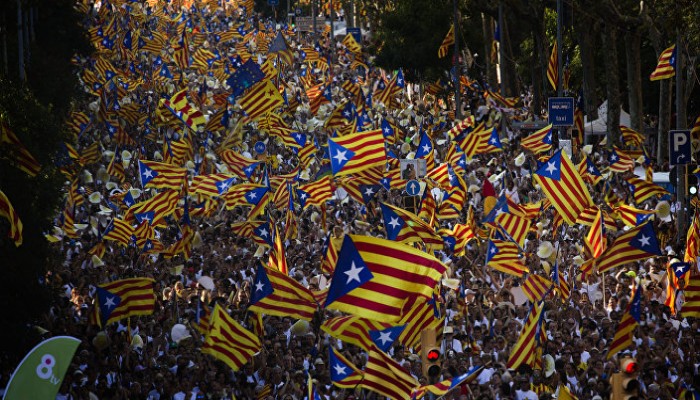 صدام بين حكومة مدريد وحكومة كتالونيا.. الأولى تقرر استخدام القوة الأمنية لمنع الاستفتاء