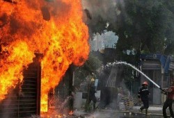 حريق  هائل بمصنع بلاستيك في برج العرب بالإسكندرية