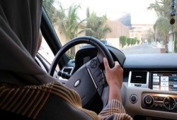 قيادة المرأة للسيارات بالسعودية.. حين يصبح الحرام حلالا