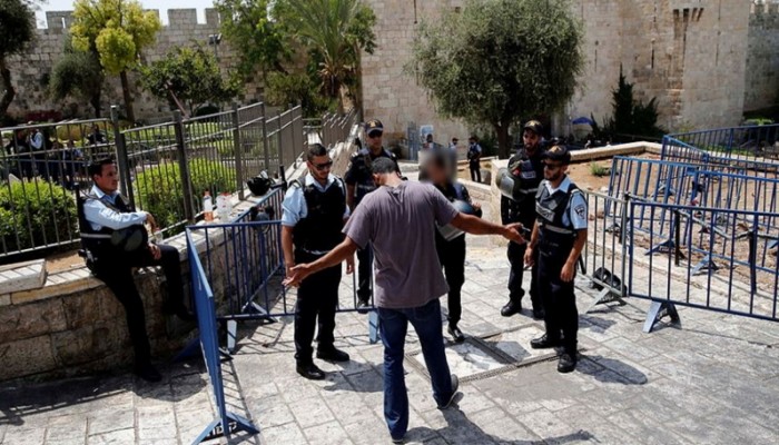 الاحتلال يفرض طوقاً على الضفة وقيودا على الصلاة بالأقصى الجمعة