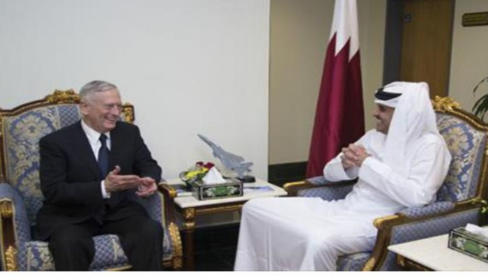 أمير قطر يلتقي بوزير الدفاع الأمريكي في قاعدة "العديد"