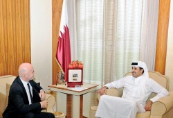 أمير قطر ورئيس "الفيفا" يستعرضان مشاريع مونديال 2022