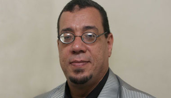 أسرة الصحفي هاني صلاح الدين تؤكد تدهور حالته الصحية