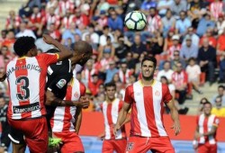 اشبيلية يهزم مالاجا ويصعد لوصافة الدوري الإسباني