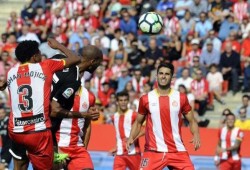 اشبيلية يهزم مالاجا ويصعد لوصافة الدوري الإسباني