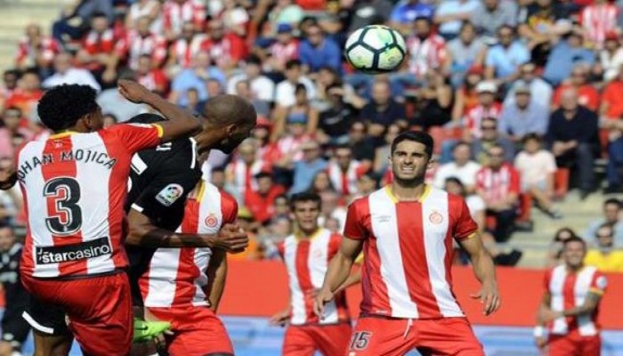 اشبيلية يهزم مالاجا ويصعد لوصافة الدوري الإسباني