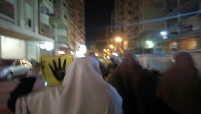 مسيرة "نساء ضد الانقلاب" بالإسكندرية