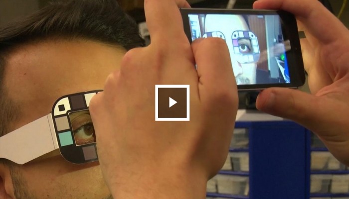 جهاز طبي يشبه الهاتف يشخص صحة العينين