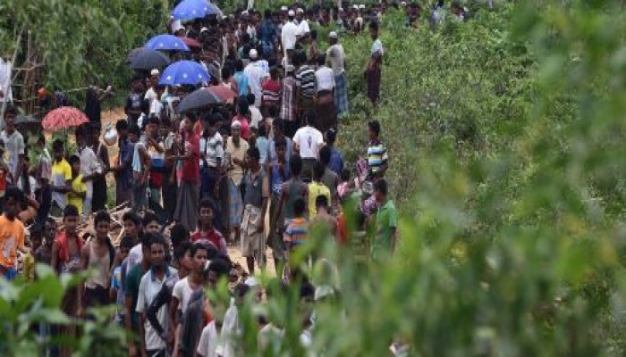 نصف عدد الروهينغا المسلمين يفرُّون إلى بنغلاديش.. حركة نزوح كبيرة