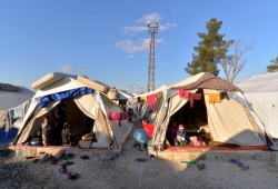 أول مخرجة مسلمة بـ"هوليوود" تخرج فيلماً عن اللاجئين