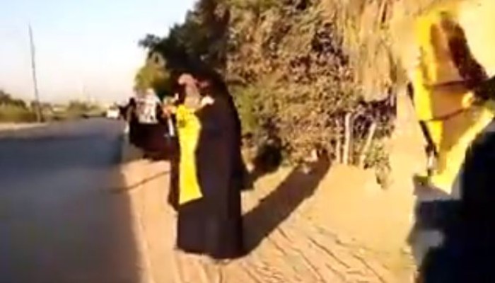 سلسلة بشرية لأهالي النوبارية رفضاً للحكم العسكري للبلاد