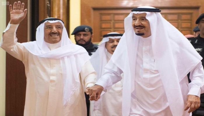 أمير الكويت يلتقي الملك سلمان قبل أسابيع من موعد قمة الخليج
