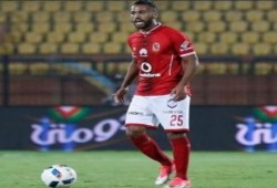 صدمة في الأهلي بسبب "حسام عاشور"