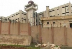 معتقلو سجن حمص يضربون عن الطعام.. وفصائل تهدد بالرد