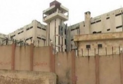 معتقلو سجن حمص يضربون عن الطعام.. وفصائل تهدد بالرد