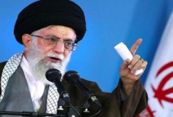 خامنئي يهاجم ترامب ويهدد بتحويل الاتفاق النووي لـ"فتات"