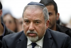 ليبرمان يطلب زيادة ميزانية الجيش بزعم مواجهة الخطر الإيراني