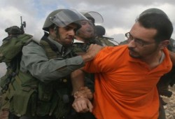 الاحتلال يعتقل 10 فلسطينيين في الضفة الغربية