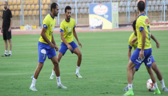 الإسماعيلي يتقاسم صدارة الدوري مع المصري بثنائية في الداخلية