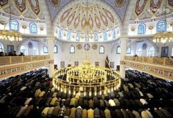 هل تمنح ألمانيا المسلمين إجازات خاصة بأعيادهم؟