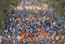 450 ألف شخص بـ"كتالونيا" تظاهروا للمطالبة باستقلال الإقليم