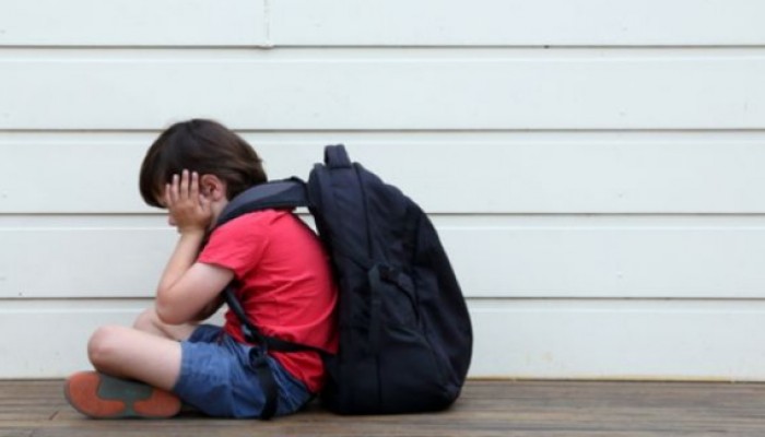 7 علامات تشير لتعرض طفلك للضرب في المدرسة