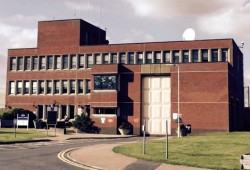 سجن 5 نجوم ببريطانيا.. النزلاء يستخدمون اللابتوب والهواتف المحمولة