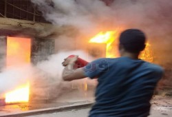 حريق ضخم بمخزن للدهانات في دمياط