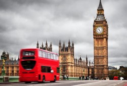 بريطانيا "لا تعترف" بإعلان استقلال كتالونيا عن إسبانيا